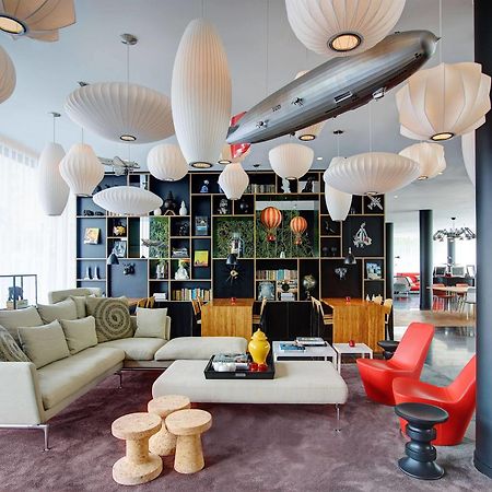 Hotel Citizenm Paris Charles De Gaulle Airport Le Mesnil-Amelot Esterno foto Interior of the hotel