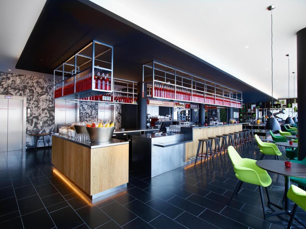 Hotel Citizenm Paris Charles De Gaulle Airport Le Mesnil-Amelot Esterno foto The reception area of the hotel