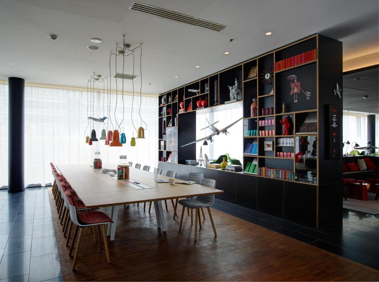 Hotel Citizenm Paris Charles De Gaulle Airport Le Mesnil-Amelot Esterno foto Interior of the hotel