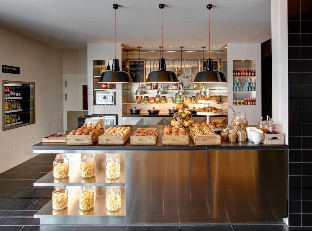Hotel Citizenm Paris Charles De Gaulle Airport Le Mesnil-Amelot Esterno foto Breakfast buffet at the hotel