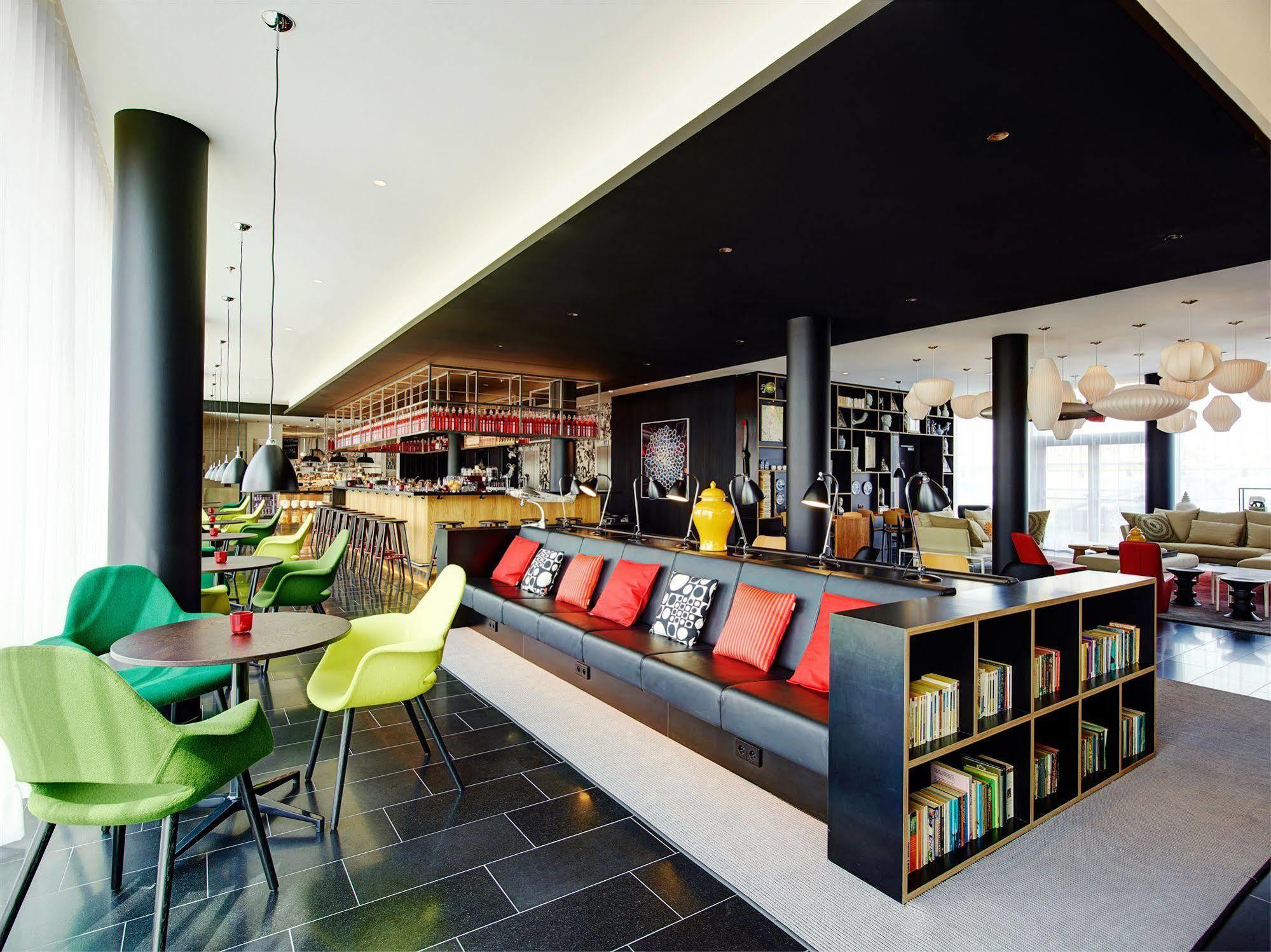 Hotel Citizenm Paris Charles De Gaulle Airport Le Mesnil-Amelot Esterno foto Interior of the hotel