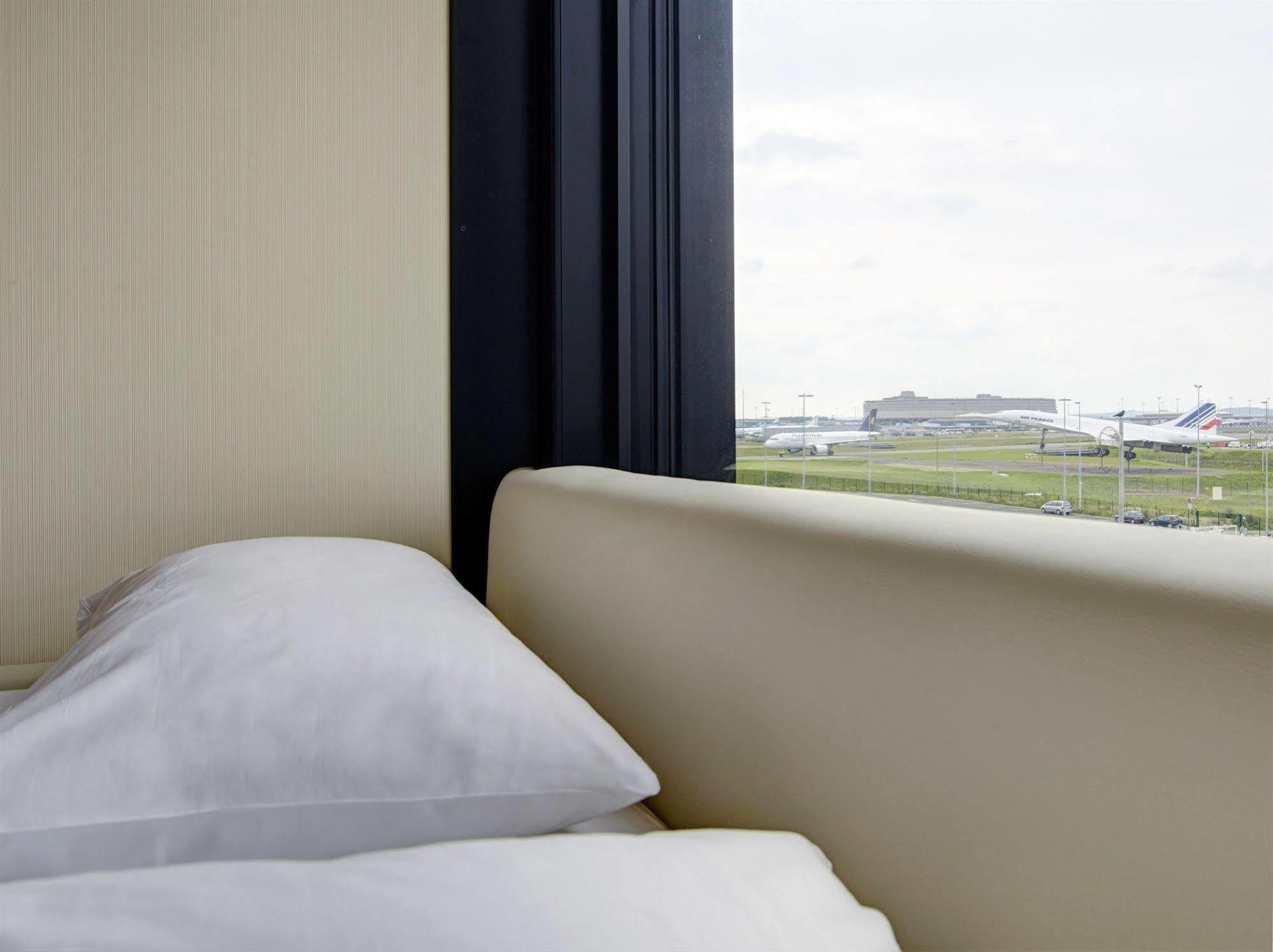 Hotel Citizenm Paris Charles De Gaulle Airport Le Mesnil-Amelot Esterno foto view from room